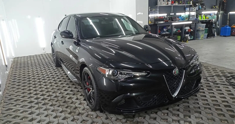 Alfa Romeo Giulia cena 205000 przebieg: 25000, rok produkcji 2017 z Ostrołęka małe 704